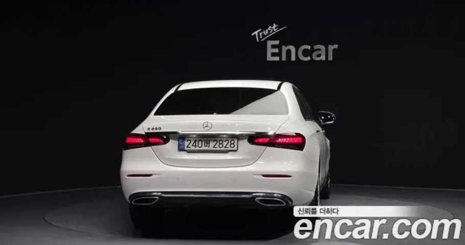 Mercedes-Benz E-Class 