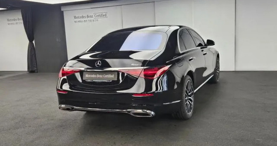 Mercedes-Benz S-Class 