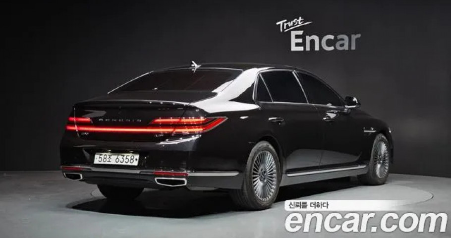 Genesis G90 
