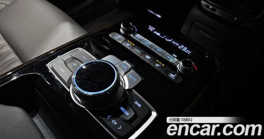 Genesis G90 