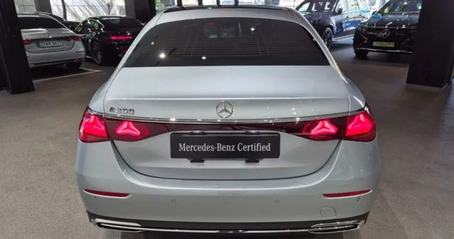 Mercedes-Benz E-Class 