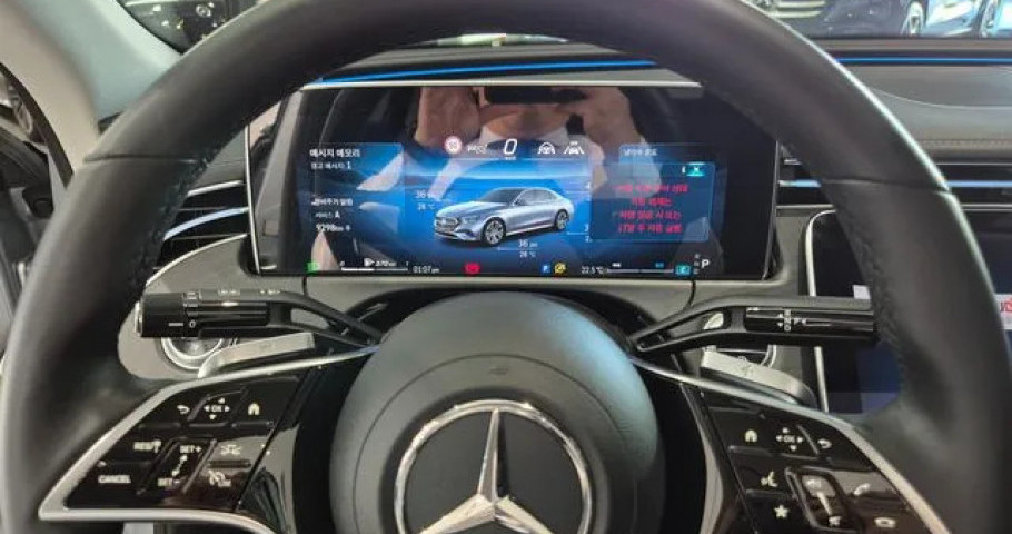 Mercedes-Benz E-Class 