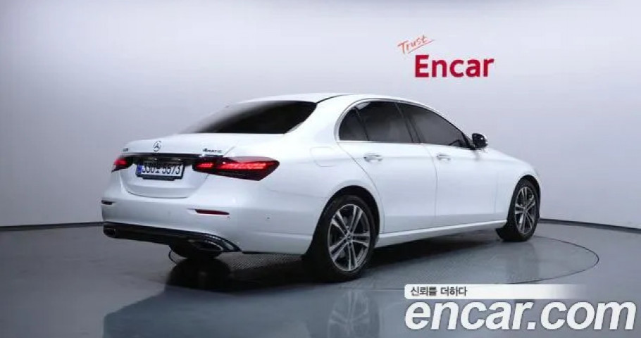 Mercedes-Benz E-Class 