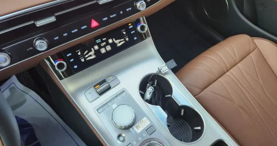 Genesis Gv70 