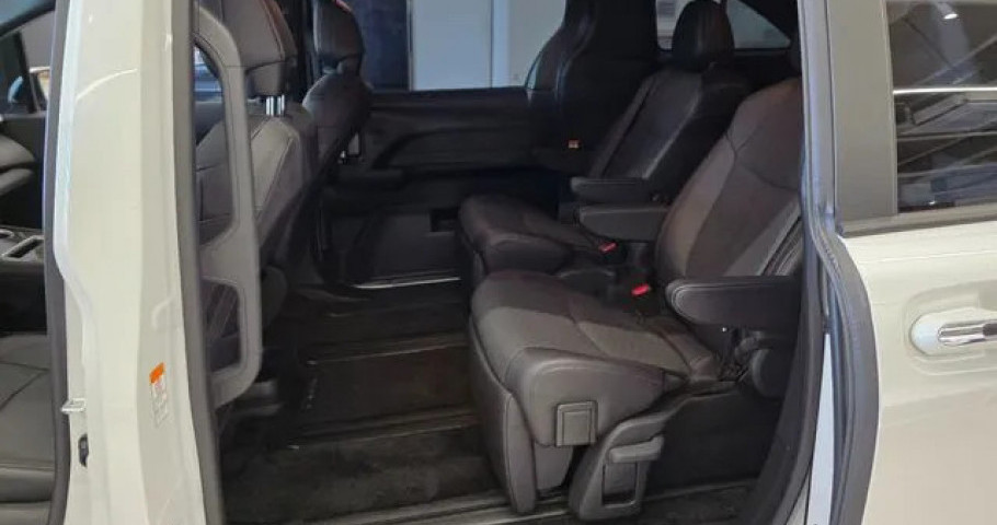 Toyota Sienna 