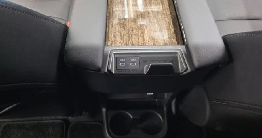 Toyota Sienna 