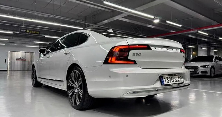 Volvo S90 