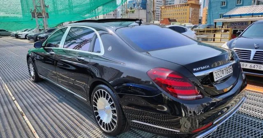 Mercedes-Benz S-Class 