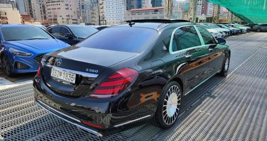 Mercedes-Benz S-Class 