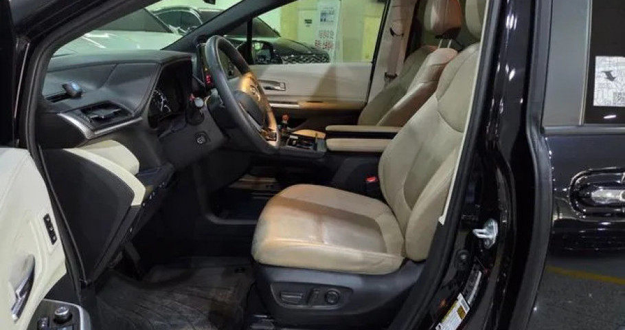 Toyota Sienna 