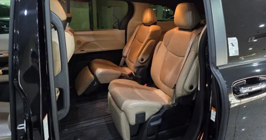 Toyota Sienna 