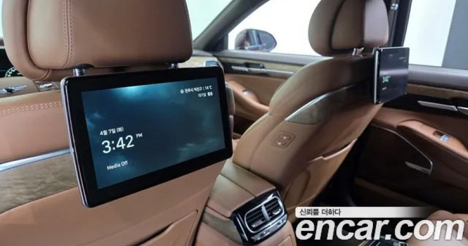 Genesis G90 