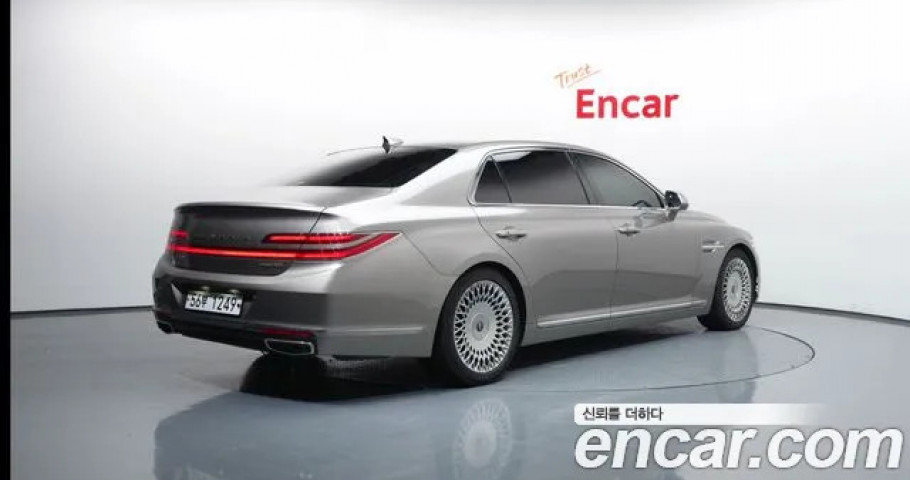 Genesis G90 