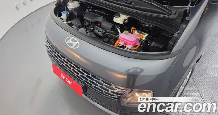 Hyundai Staria 
