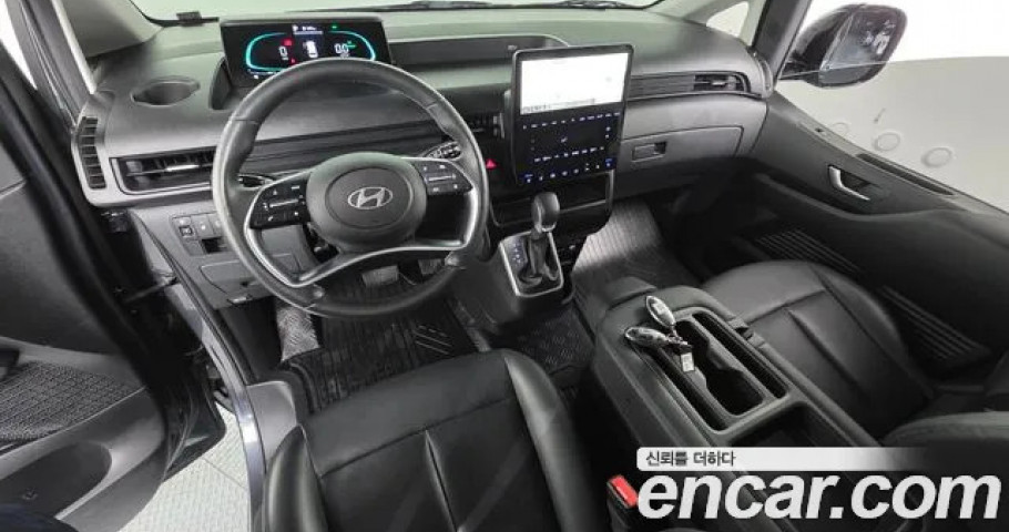 Hyundai Staria 