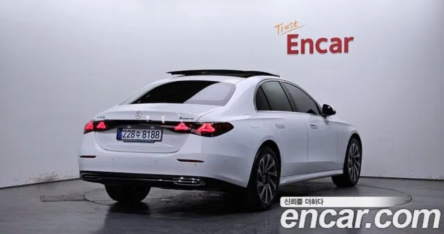 Mercedes-Benz E-Class 
