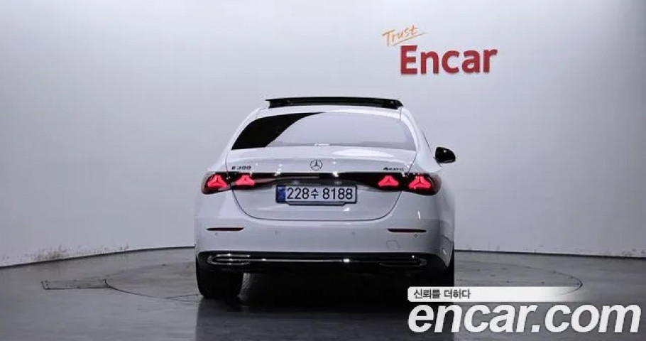 Mercedes-Benz E-Class 