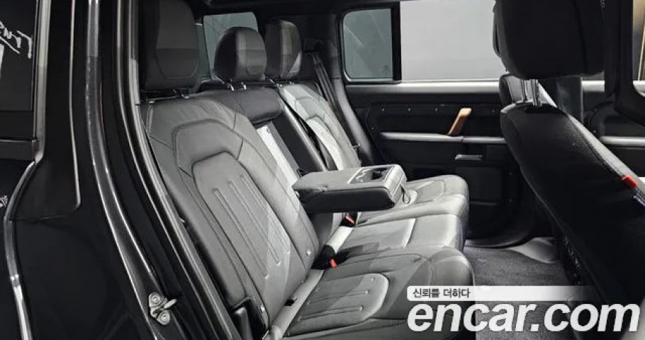 Land Rover Defender 