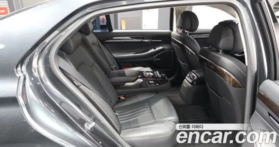 Genesis G90 