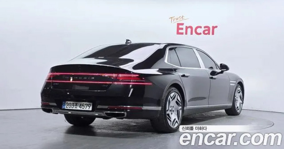 Genesis G90 
