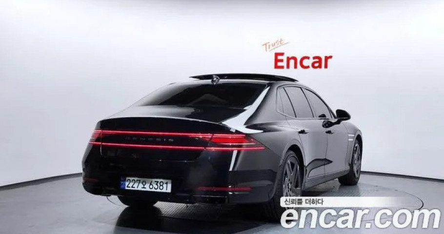 Genesis G90 