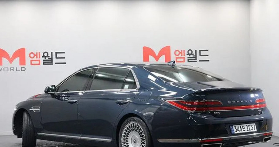 Genesis G90 