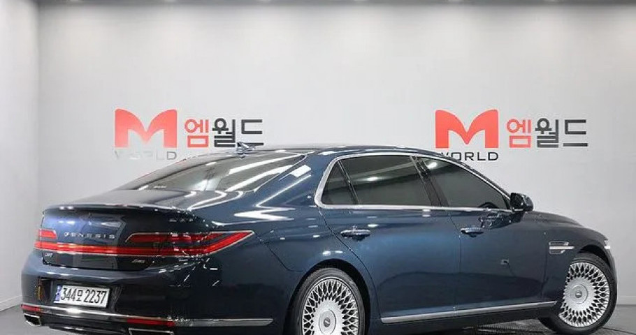 Genesis G90 