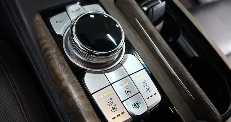 Genesis G90 