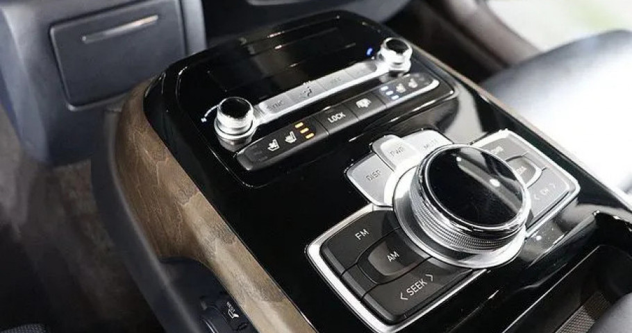 Genesis G90 