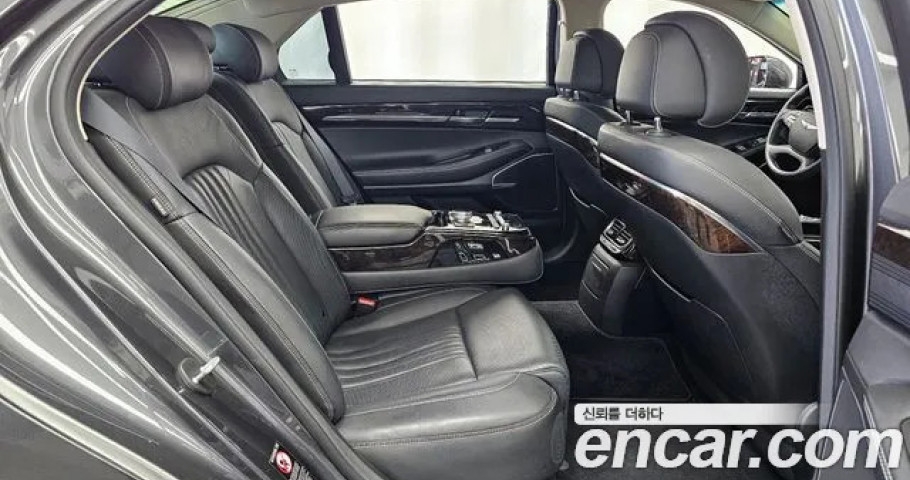 Genesis G90 