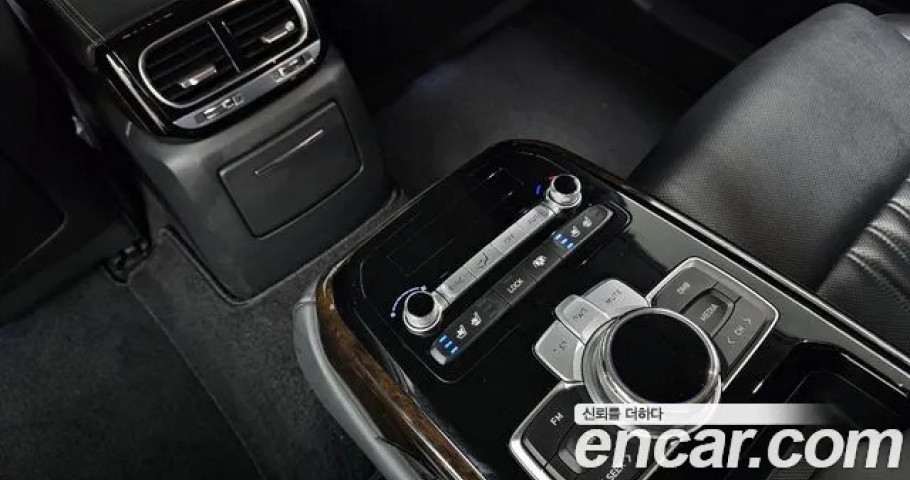 Genesis G90 