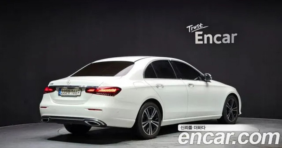 Mercedes-Benz E-Class 