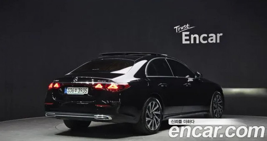 Mercedes-Benz E-Class 