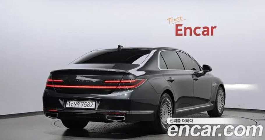Genesis G90 