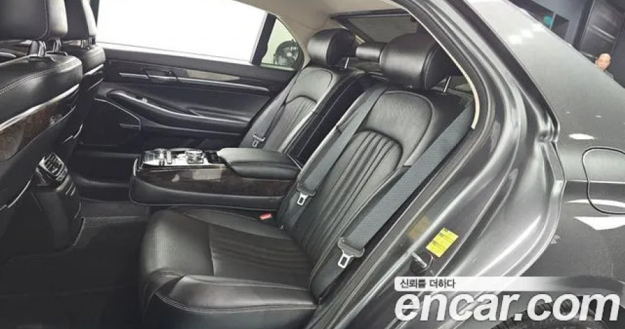 Genesis G90 