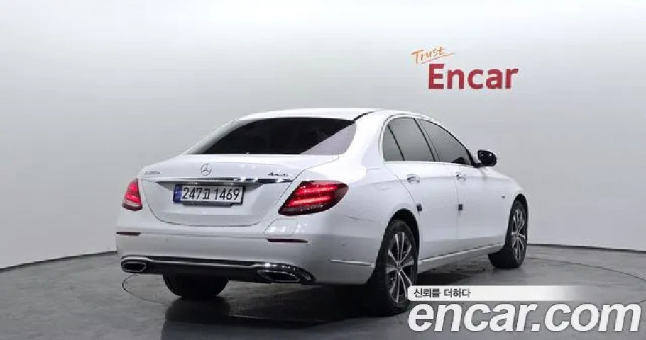 Mercedes-Benz E-Class 
