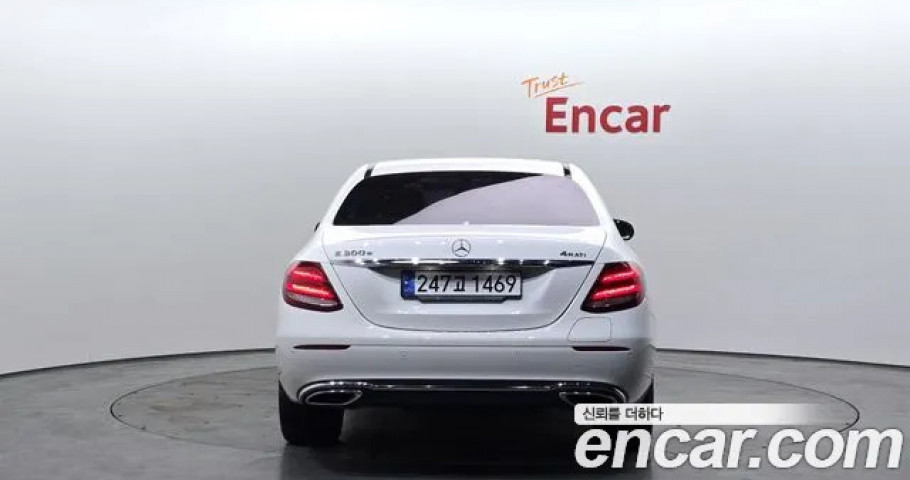 Mercedes-Benz E-Class 