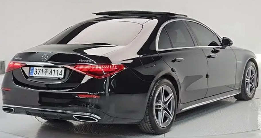 Mercedes-Benz S-Class 