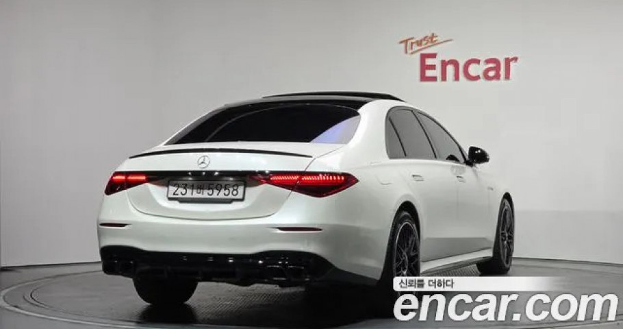 Mercedes-Benz S-Class 