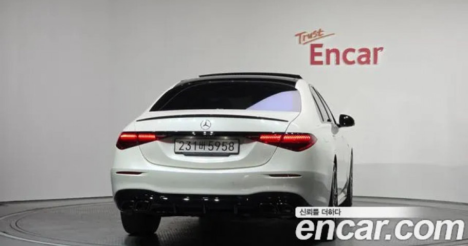 Mercedes-Benz S-Class 
