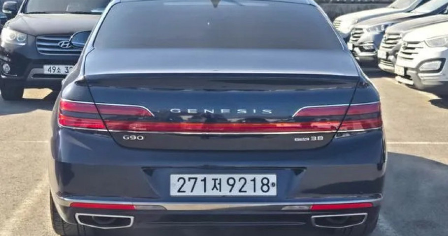 Genesis G90 