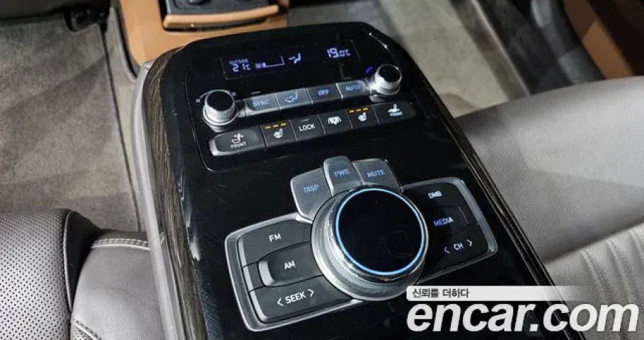 Genesis G90 