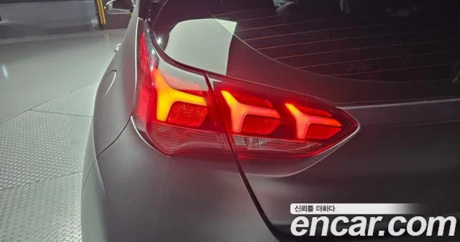 Hyundai Veloster 