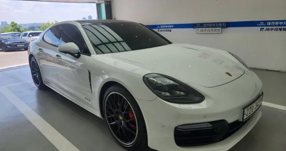 Porsche Panamera 