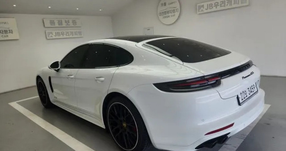 Porsche Panamera 