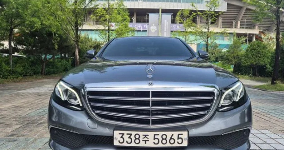 Mercedes-Benz E-Class 