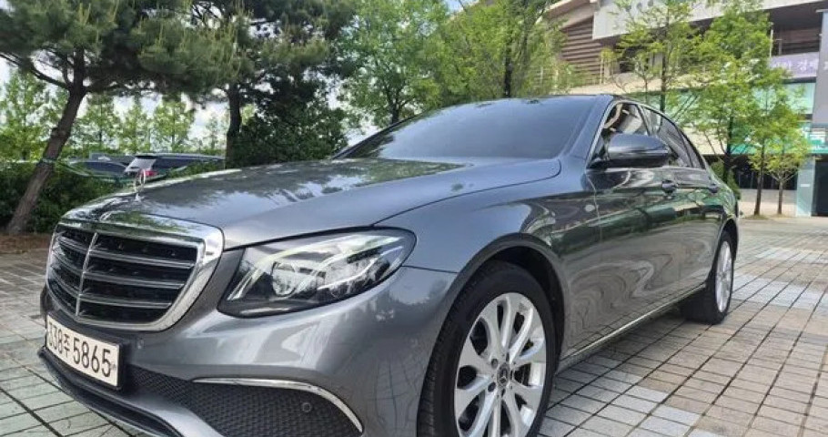 Mercedes-Benz E-Class 