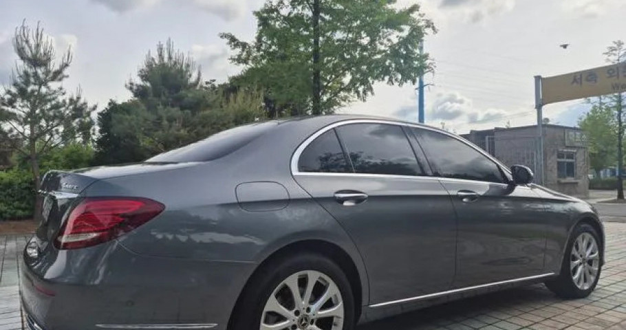 Mercedes-Benz E-Class 