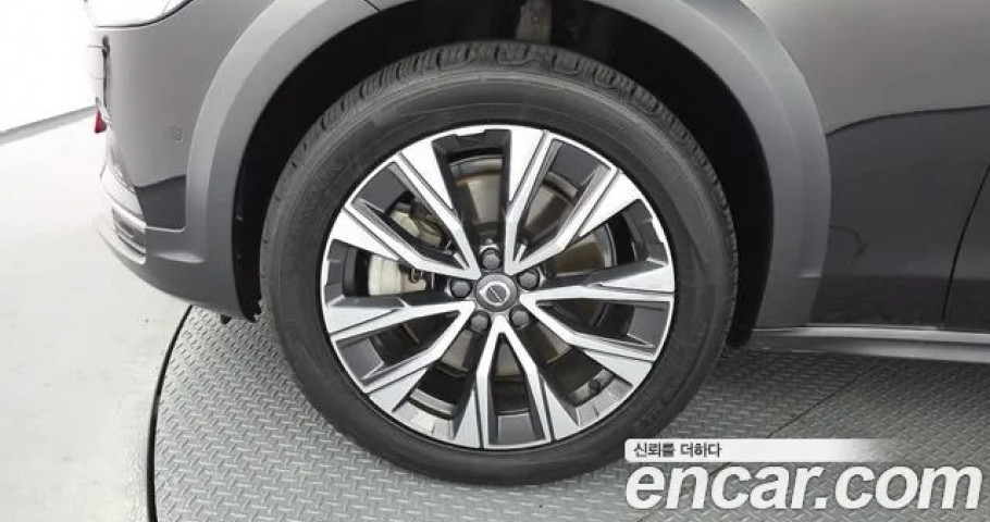 Volvo V90 