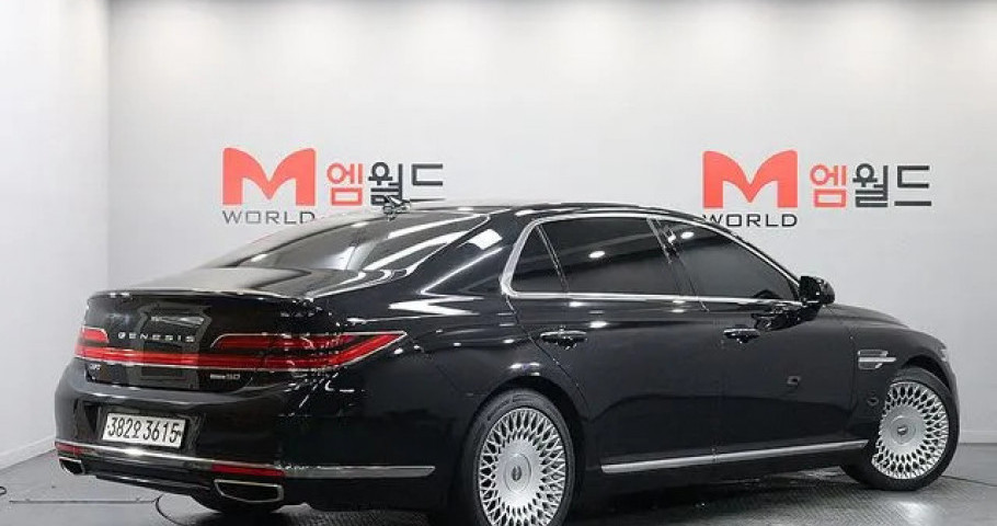 Genesis G90 
